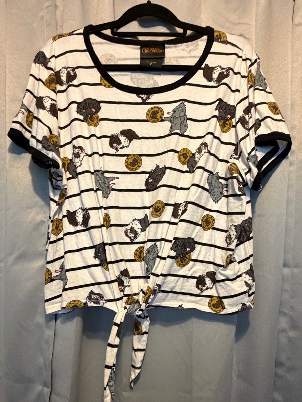 Harry Potter/The Crimes of Grindlewald Niffler Tie Front Cropped Tee